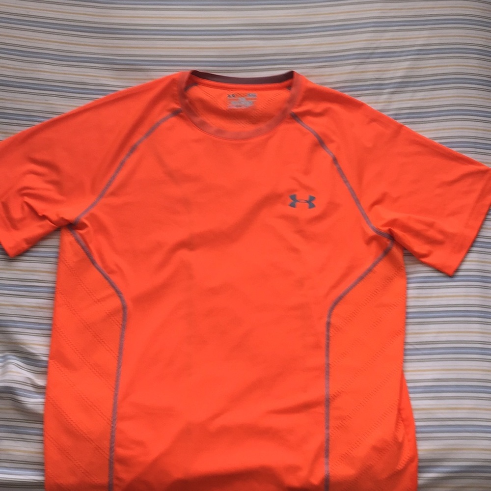 Under armor shirt size Lg fitted orange